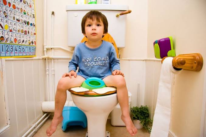 متى يصل الطفل للجفاف الليلي في مرحلة التدريب على المرحاض؟